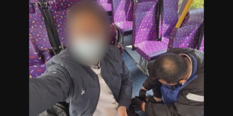 城巴乘客安全帶卡死逾45分鐘　需消防協助脫困後送院