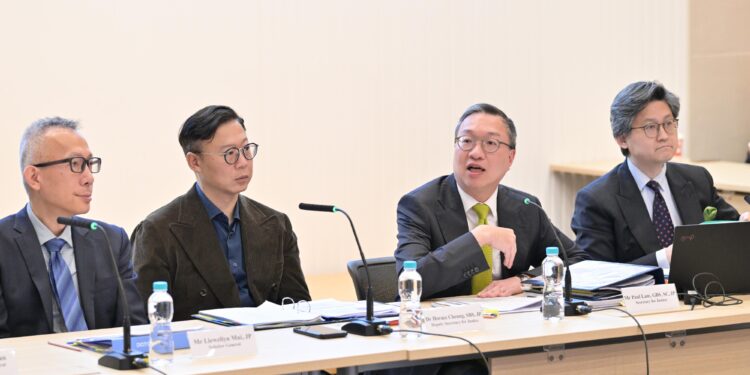 律政司司長為成立「檢視支持更廣泛應用AI所需的法律配套」跨部門工作小組召開督導委員會會議（附圖）